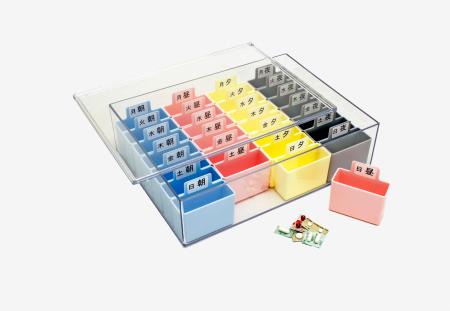 　蝶プラ工業の「週間くすりケース　１日４回」