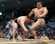 綱とり安青錦白星、大の里は黒星