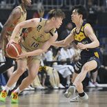 ブレックス小川と琉球脇（白鴎大出）　プロの舞台でも刺激し合う　新人対決…