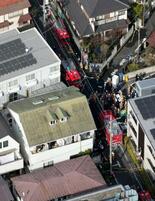 裁判所執行官ら２人刺傷、男逮捕