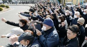 首相、改憲で自衛隊明記