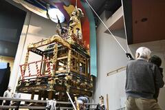 展示山車３台 入れ替え作業 