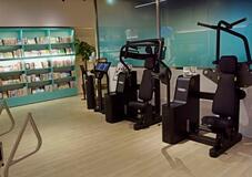 本との偶然の出会い演出、書店滞在充実の新業態