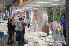 豊洲市場オープン　東京