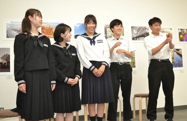 写真展を初開催したあしもり隊写真部のメンバー