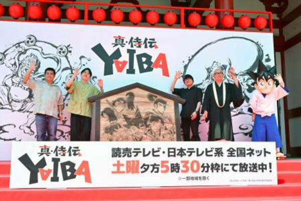 　セレモニーに出席した（左から）アタック西本、かみちぃ、青山剛昌ら＝８月１８日、東京都台東区