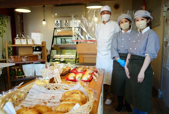 店を営む伊東さん家族