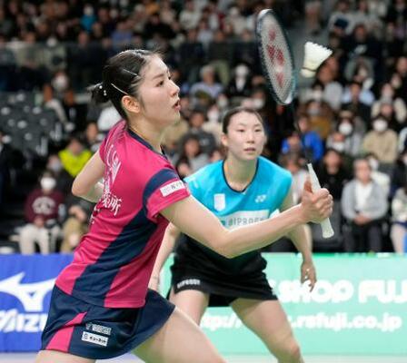 　女子ダブルスで初優勝した志田千陽（手前）、五十嵐有紗組＝京王アリーナＴＯＫＹＯ