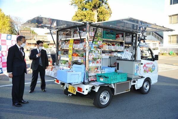 鹿沼市の移動スーパーで使われている車両(2021年11月撮影)