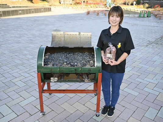 手作りの石焼き芋器と販売を発案した岩下さん