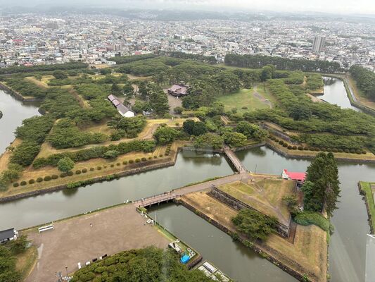 藤原中が修学旅行先として予定している函館市の五稜郭公園(同校提供)
