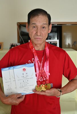 マスターズ水泳選手権で３種目を制覇した久保さん