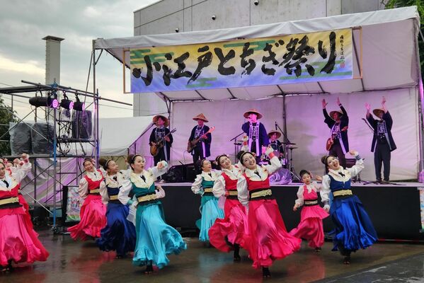 小江戸とちぎ祭りの舞台を盛り上げたバンド演奏とよさこい