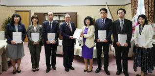 基礎収支、毎年度確認を