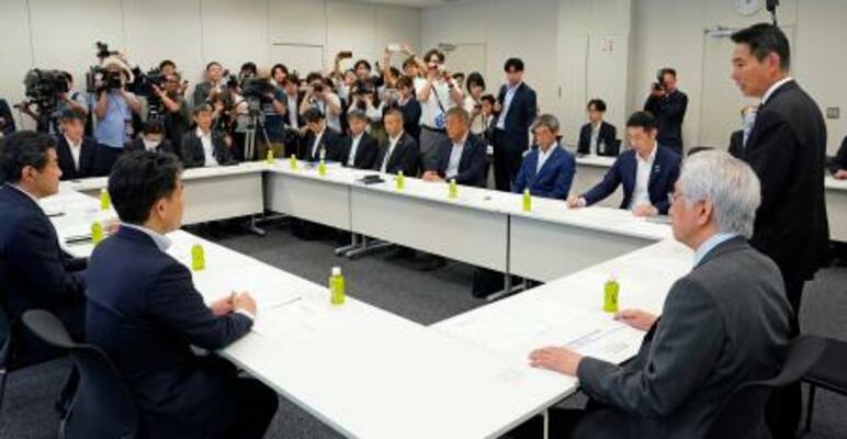 北陸新幹線敦賀―新大阪延伸ルートを再検討する与党整備委の会合=19日午後、国会