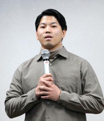 旧統一教会の清算手続きの影響について話す今中誠真さん=26日午後、東京都千代田区