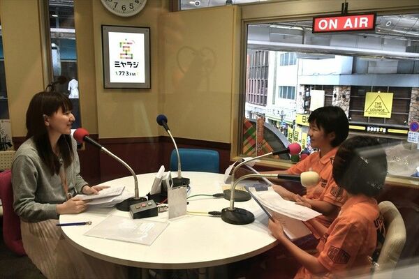 「キッザみや」でラジオ局の仕事を体験する子どもたち（宇都宮市提供）