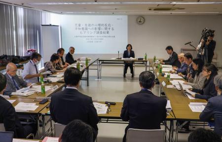 広島市で開かれた、原爆資料館での子ども向け新展示について内容を検討する会議=29日午後