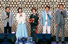 山川豊、ももひき着用で気合十分！？　田川寿美、水森かおりら歌唱「夜桜演…