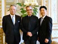 仏で道上氏の施設設立式
