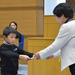 栃木市の魅力発信　子ども観光大使に13人　議場で認定式