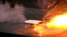 【夕刊】持ち込み１人２個、機内使用禁止