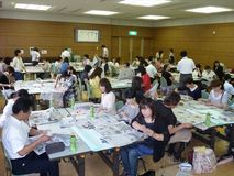 佐野市学校新聞研／スクラップ作り学ぶ