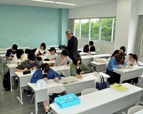 作新大２、３年／記事の書き方など学ぶ
