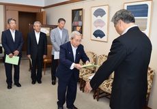 県経済同友会／グローバル人材育成を／知事に留学支援など提言