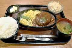【食べた？】罪作りな懐かしい味　鉄板デミハンバーグ定食　こみや食堂（大田原）