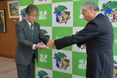 県人づくり基金 １０万円を寄付