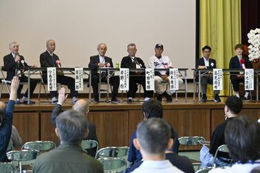 世代を超えて卒業生が交流　統合前に日光明峰高で「大同窓会」　アイスホッケー・小池選手ら登壇