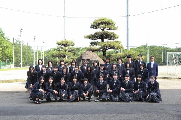 介護福祉士国家試験で全員合格を果たした矢板高介護福祉科の生徒たち