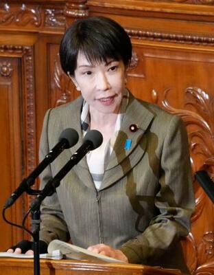 衆院本会議で、中道改革連合の小川代表の代表質問に答弁する高市首相。自民党が圧勝した衆院選後、初の本格論戦が始まった=24日午後