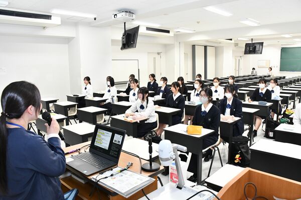 国際医療福祉大で講義を受ける大田原女子高の生徒
