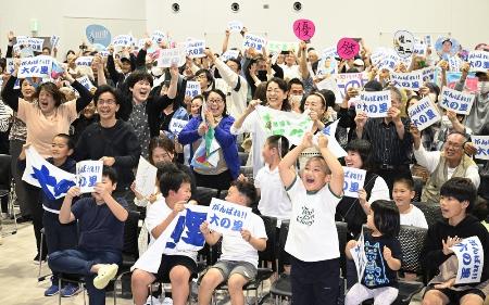 2場所連続優勝に地元・石川県津幡町も歓喜=5月23日、町役場