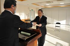 民家火災で８５歳を救出したのは７９歳　「考える余裕はなかった」