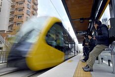 フォーカス LRT元年　快速列車