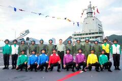 習近平主席、制服姿で隊員激励