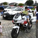 GT-Rパトカーや白バイ展示で事故防止呼びかけ　道の駅はがで「秋の交通安全」事前広報