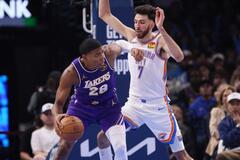 レーカーズ八村、敵地で１３得点