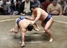 大里、不戦勝で１３勝目