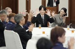 秋篠宮ご夫妻 モルック体験