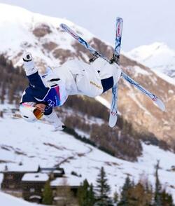 女子モーグルで冨高日向子は４位