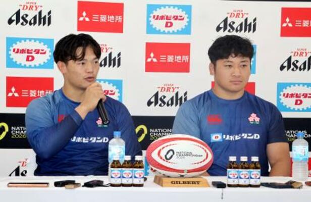 記者会見するラグビー日本代表の広瀬(左)と為房=3日、秩父宮ラグビー場