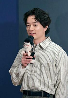 　取材会に登場した染谷将太＝２１日、東京都台東区