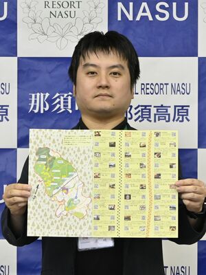 マップを手に持つ尾崎さん
