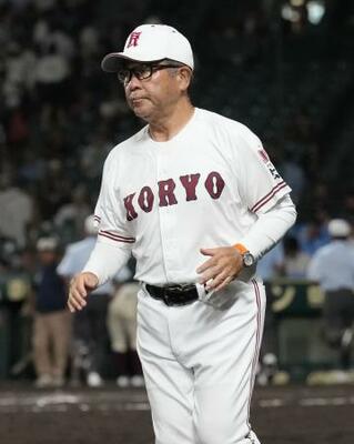 広陵高野球部の中井哲之元監督=2025年8月、甲子園球場