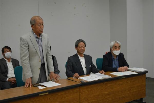 東京高裁の判決後、記者会見を開いた原告団＝24日午後、県庁記者クラブ