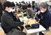真剣な表情で対局に臨む出場者＝23日午前、宇都宮市